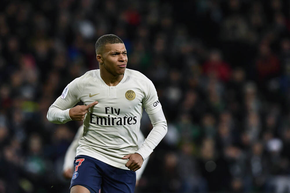 公募首批四季报发布，基金密集加仓AI赛道